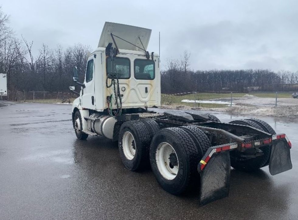 Day Cab Tractor-Heavy Duty Tractors-Freightliner-2018-T12664ST-Middlefield-OH-601,999\n\t\tmiles-$ 32,500 - Image 5