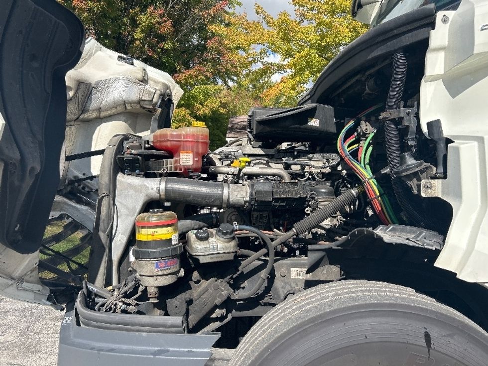 Day Cab Tractor-Heavy Duty Tractors-Freightliner-2018-T12664ST-Middlefield-OH-678,467\n\t\tmiles-$ 28,250 - Image 16