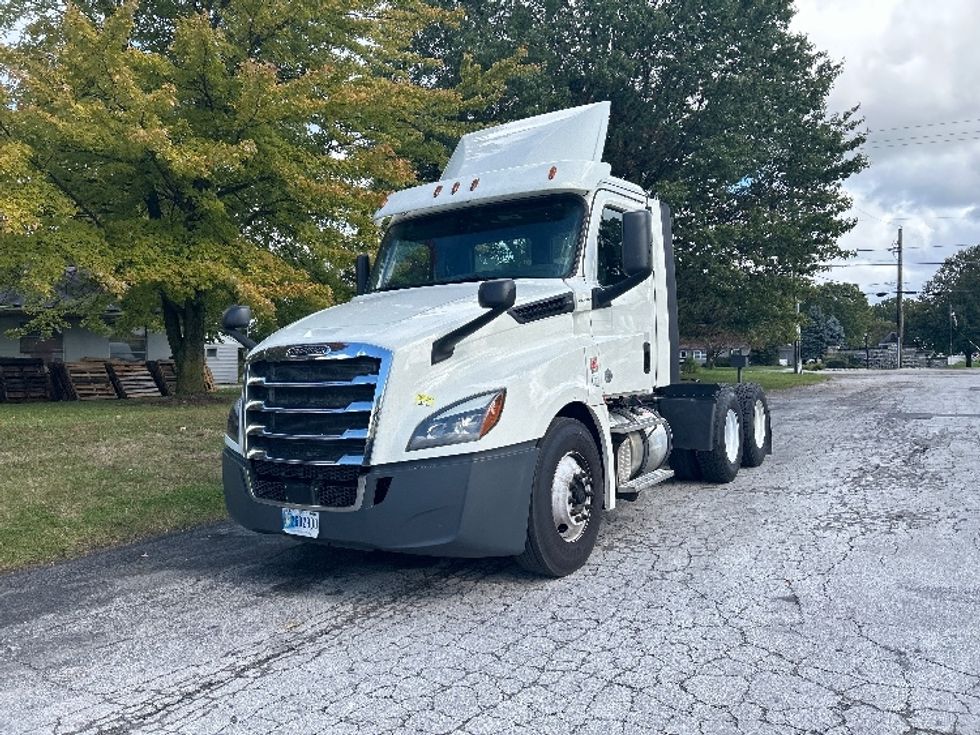 Day Cab Tractor-Heavy Duty Tractors-Freightliner-2018-T12664ST-Middlefield-OH-678,467\n\t\tmiles-$ 28,250 - Image 3