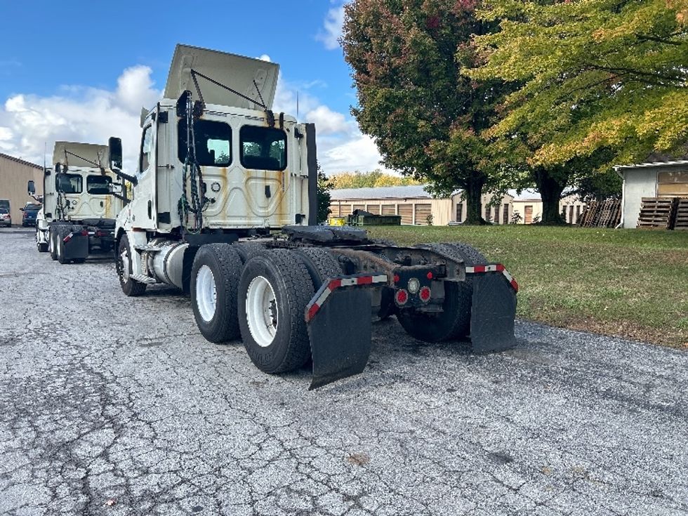 Day Cab Tractor-Heavy Duty Tractors-Freightliner-2018-T12664ST-Middlefield-OH-678,467\n\t\tmiles-$ 28,250 - Image 5