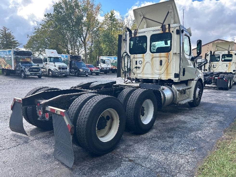 Day Cab Tractor-Heavy Duty Tractors-Freightliner-2018-T12664ST-Middlefield-OH-678,467\n\t\tmiles-$ 28,250 - Image 7