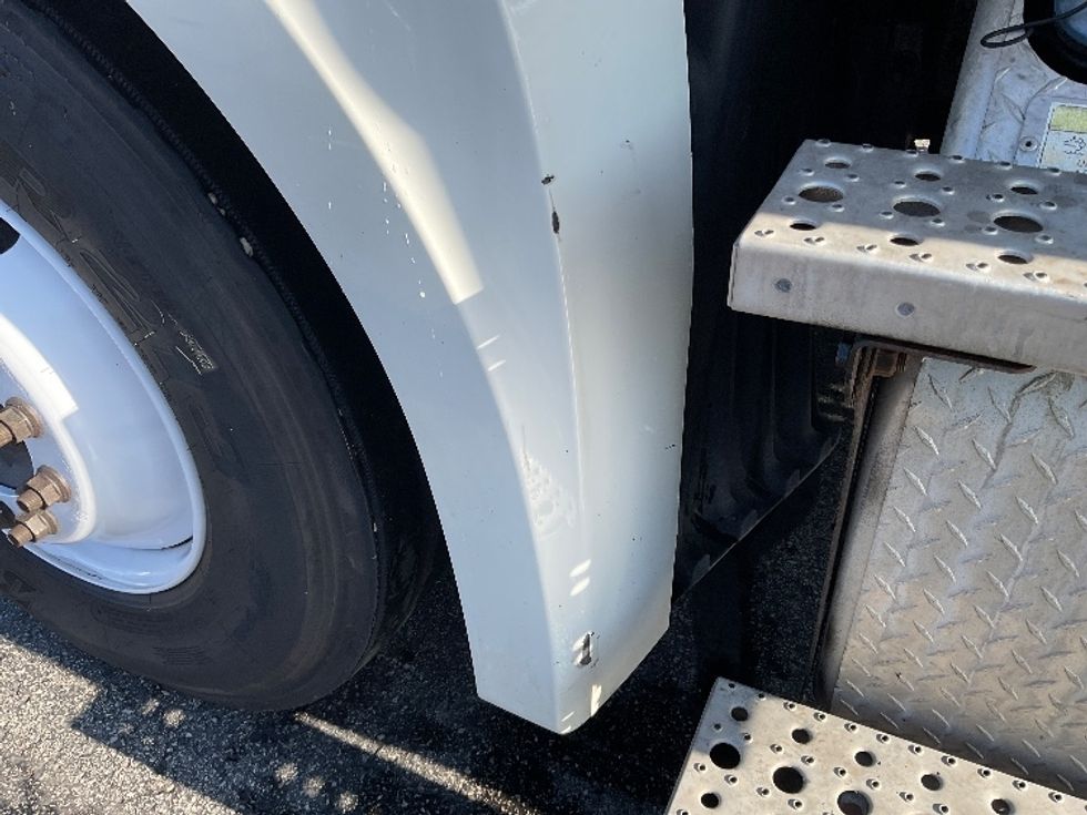 Day Cab Tractor-Heavy Duty Tractors-Freightliner-2018-T12664ST-Milwaukee-WI-423,834\n\t\tmiles-$ 44,250 - Image 17