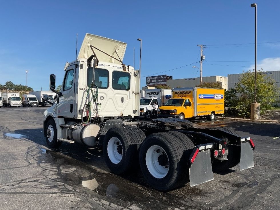 Day Cab Tractor-Heavy Duty Tractors-Freightliner-2018-T12664ST-Milwaukee-WI-423,834\n\t\tmiles-$ 44,250 - Image 5