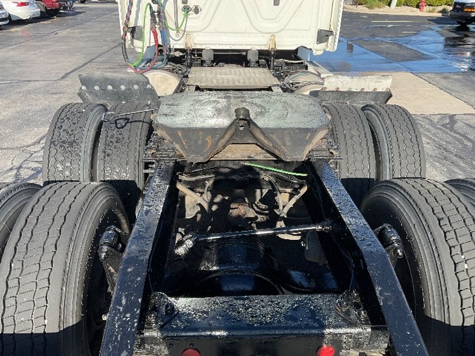 Day Cab Tractor-Heavy Duty Tractors-Freightliner-2018-T12664ST-Milwaukee-WI-423,834\n\t\tmiles-$ 44,250 - Image 6