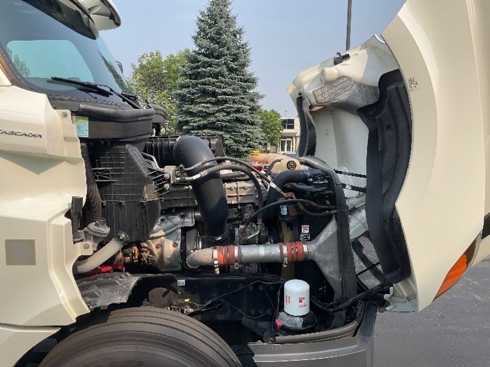 Day Cab Tractor-Heavy Duty Tractors-Freightliner-2018-T12664ST-Milwaukee-WI-451,144\n\t\tmiles-$ 39,750 - Image 15