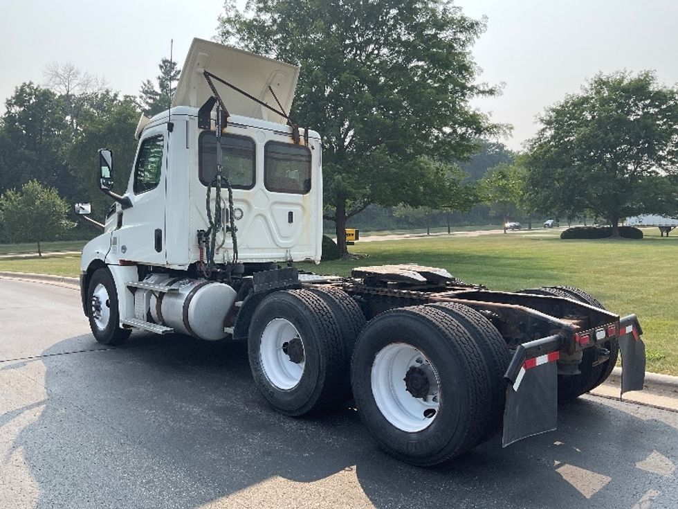 Day Cab Tractor-Heavy Duty Tractors-Freightliner-2018-T12664ST-Milwaukee-WI-451,144\n\t\tmiles-$ 39,750 - Image 5