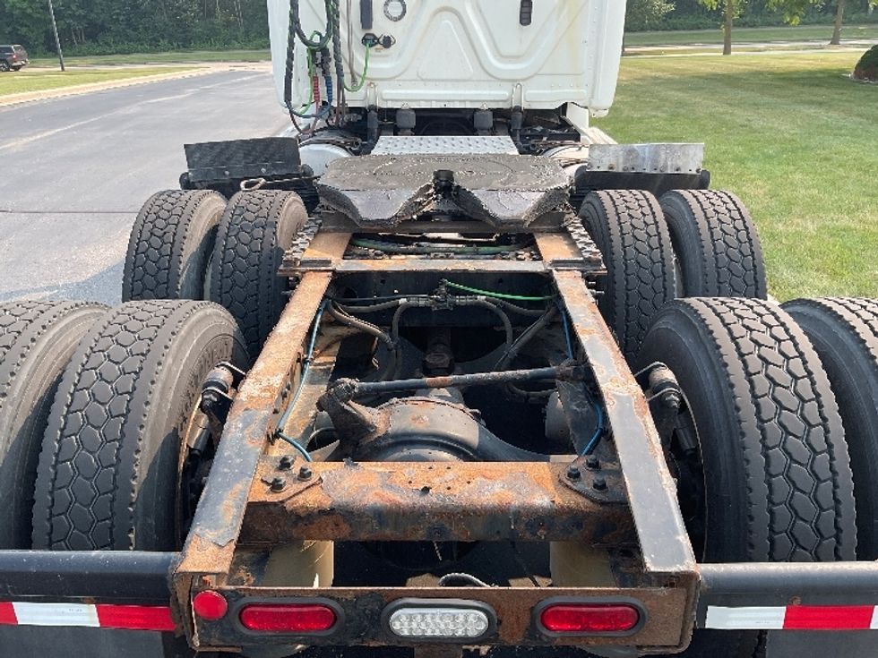 Day Cab Tractor-Heavy Duty Tractors-Freightliner-2018-T12664ST-Milwaukee-WI-451,144\n\t\tmiles-$ 39,750 - Image 6