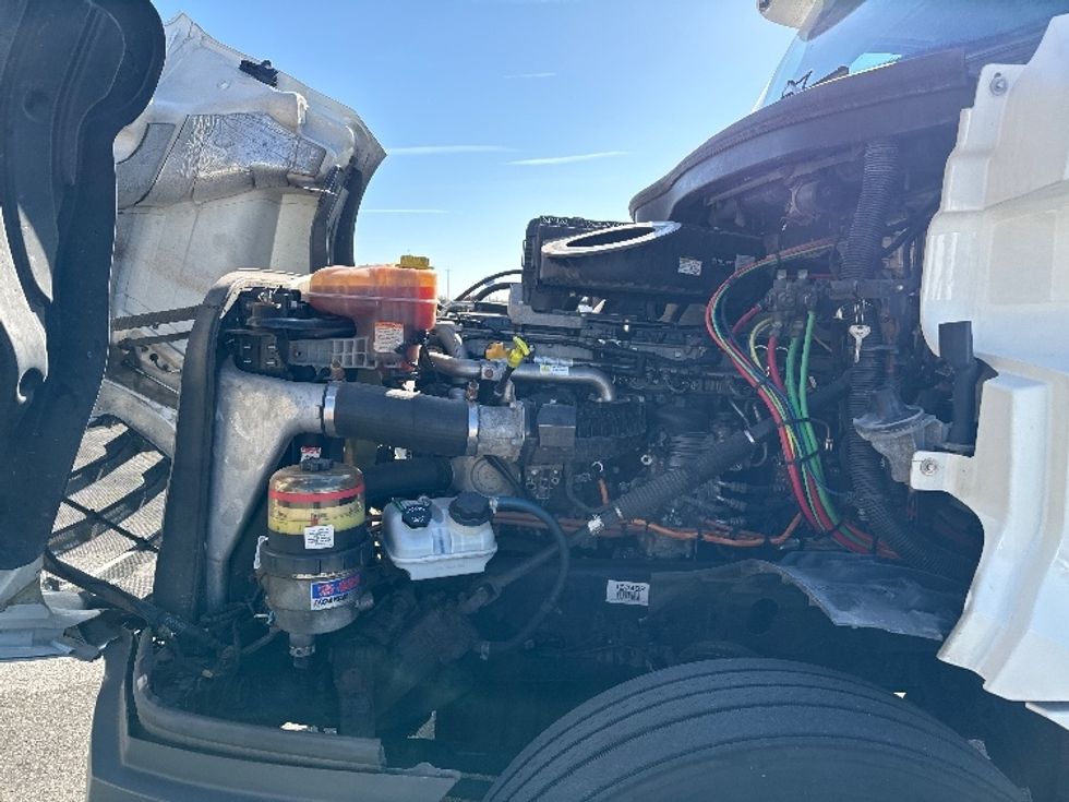 Day Cab Tractor-Heavy Duty Tractors-Freightliner-2018-T12664ST-Milwaukee-WI-476,335\n\t\tmiles-$ 43,250 - Image 16