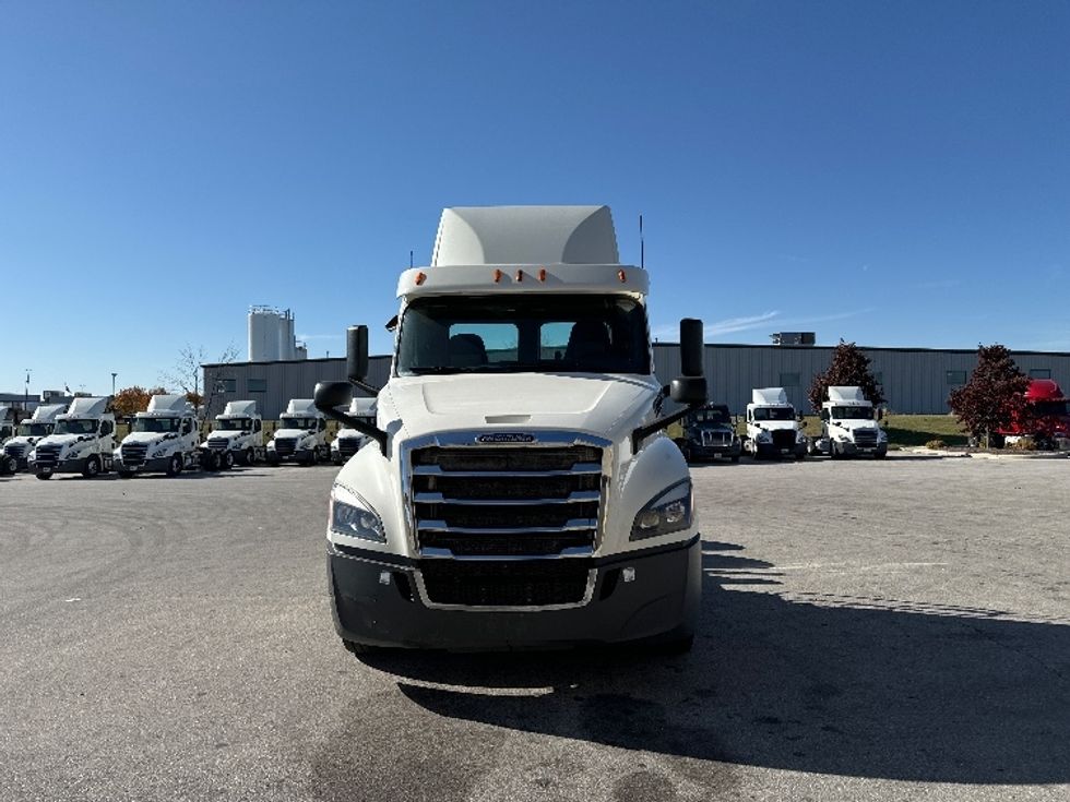 Day Cab Tractor-Heavy Duty Tractors-Freightliner-2018-T12664ST-Milwaukee-WI-476,335\n\t\tmiles-$ 43,250 - Image 2