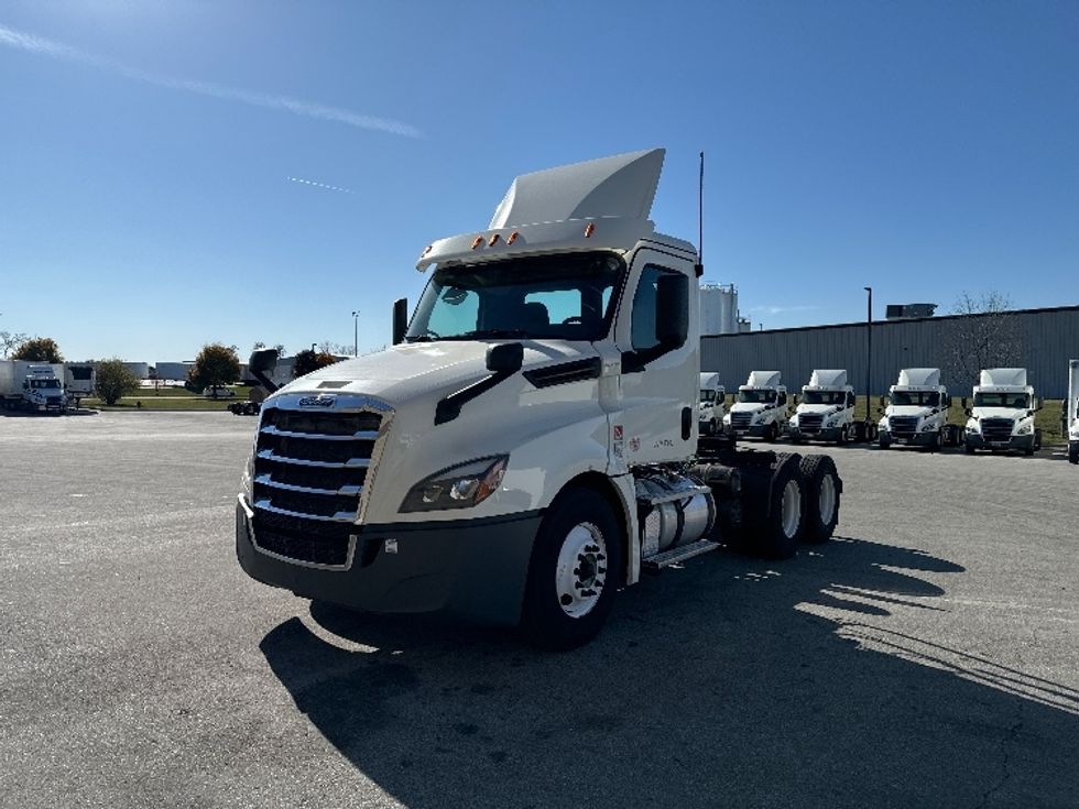 Day Cab Tractor-Heavy Duty Tractors-Freightliner-2018-T12664ST-Milwaukee-WI-476,335\n\t\tmiles-$ 43,250 - Image 3