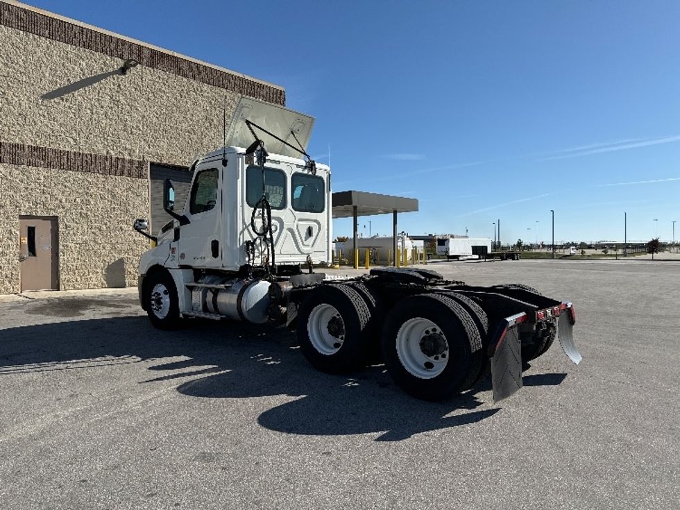 Day Cab Tractor-Heavy Duty Tractors-Freightliner-2018-T12664ST-Milwaukee-WI-476,335\n\t\tmiles-$ 43,250 - Image 5
