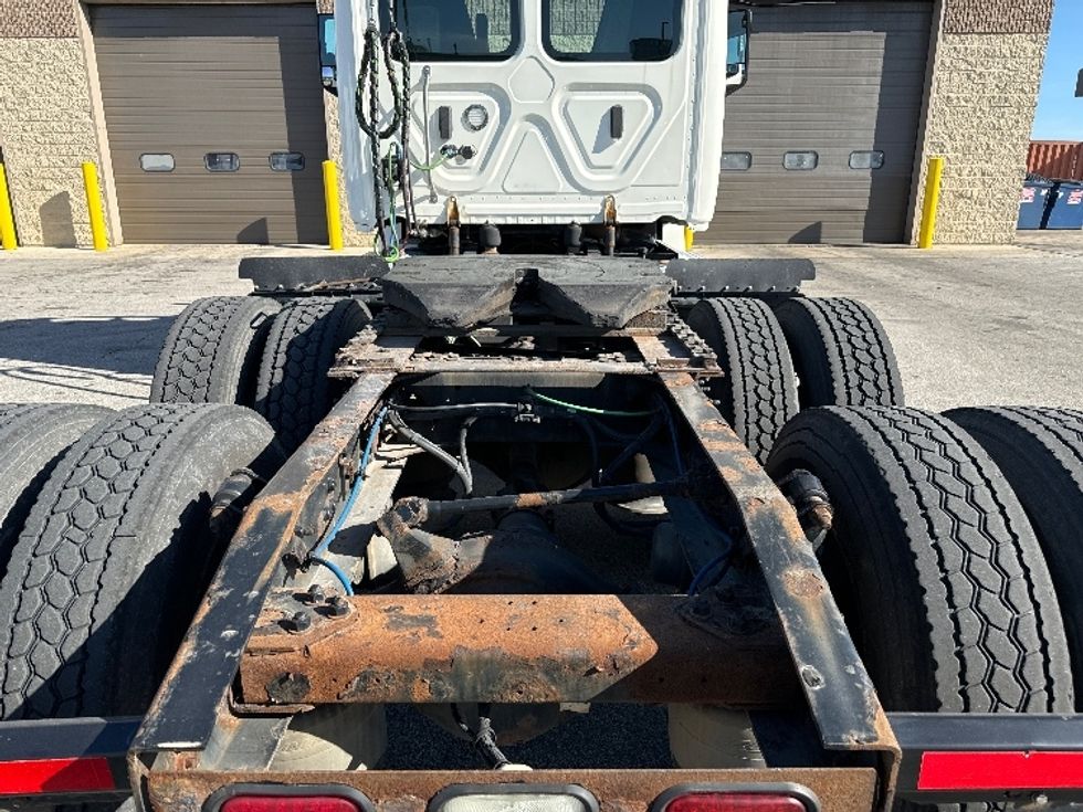 Day Cab Tractor-Heavy Duty Tractors-Freightliner-2018-T12664ST-Milwaukee-WI-476,335\n\t\tmiles-$ 43,250 - Image 6