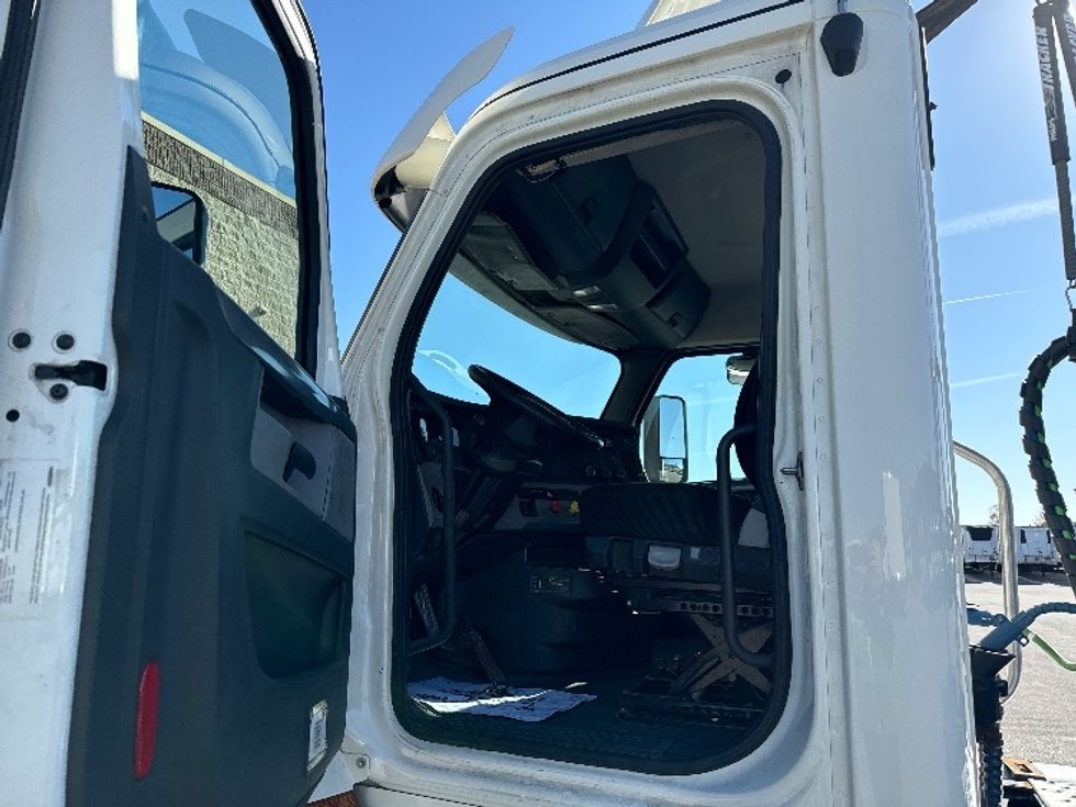 Day Cab Tractor-Heavy Duty Tractors-Freightliner-2018-T12664ST-Milwaukee-WI-476,335\n\t\tmiles-$ 43,250 - Image 9