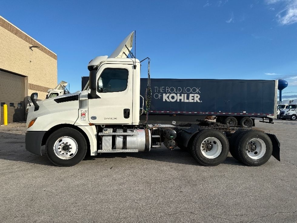 Day Cab Tractor-Heavy Duty Tractors-Freightliner-2018-T12664ST-Milwaukee-WI-478,203\n\t\tmiles-$ 43,250 - Image 4