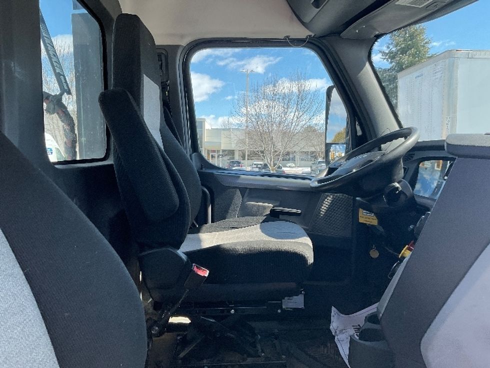 Day Cab Tractor-Heavy Duty Tractors-Freightliner-2018-T12664ST-Milwaukee-WI-480,703\n\t\tmiles-$ 38,500 - Image 14