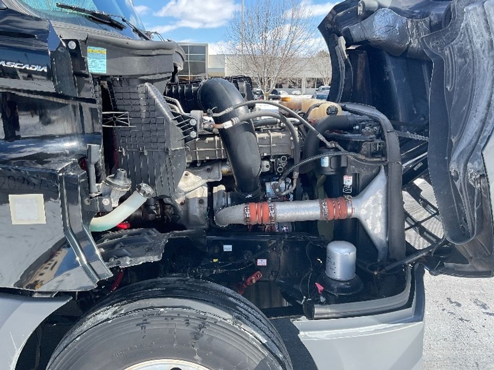 Day Cab Tractor-Heavy Duty Tractors-Freightliner-2018-T12664ST-Milwaukee-WI-480,703\n\t\tmiles-$ 38,500 - Image 15