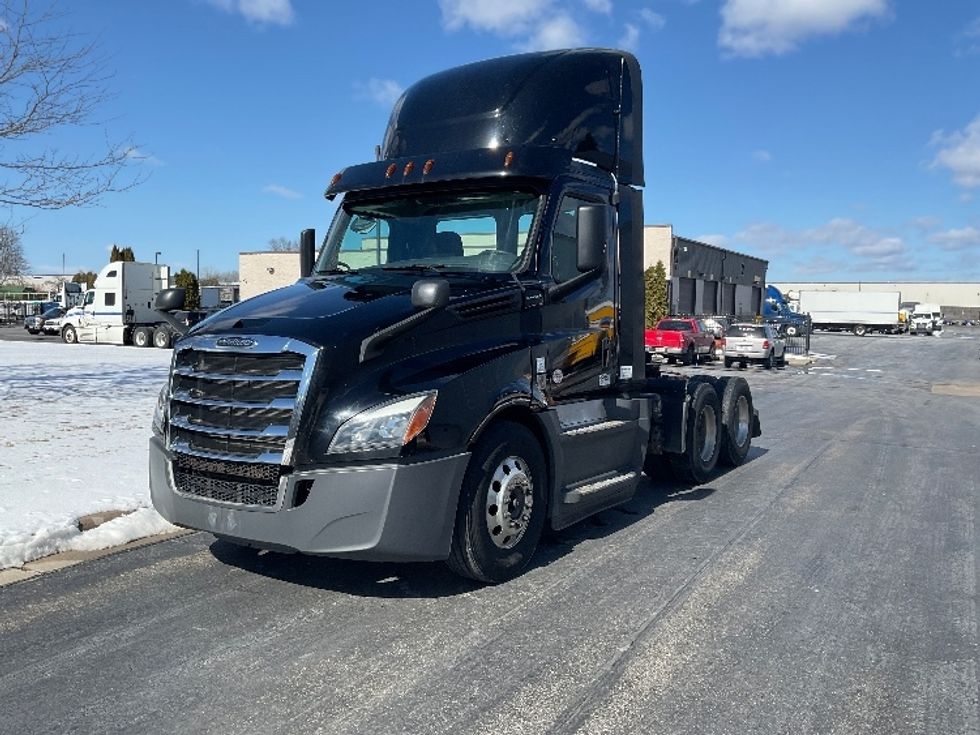 Day Cab Tractor-Heavy Duty Tractors-Freightliner-2018-T12664ST-Milwaukee-WI-480,703\n\t\tmiles-$ 38,500 - Image 3