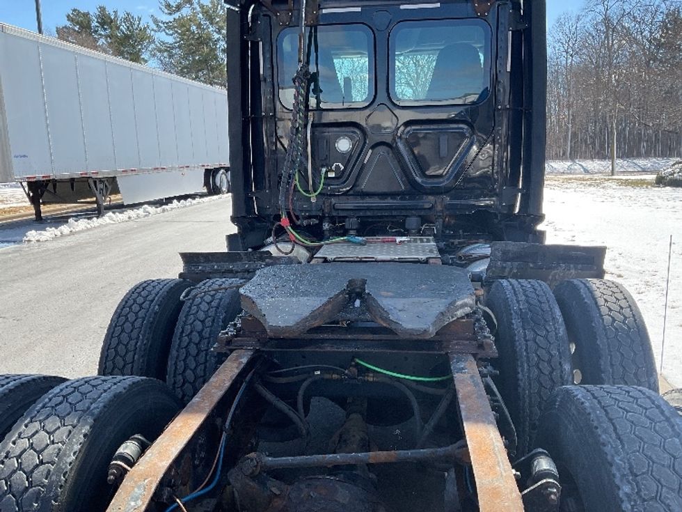 Day Cab Tractor-Heavy Duty Tractors-Freightliner-2018-T12664ST-Milwaukee-WI-480,703\n\t\tmiles-$ 38,500 - Image 6