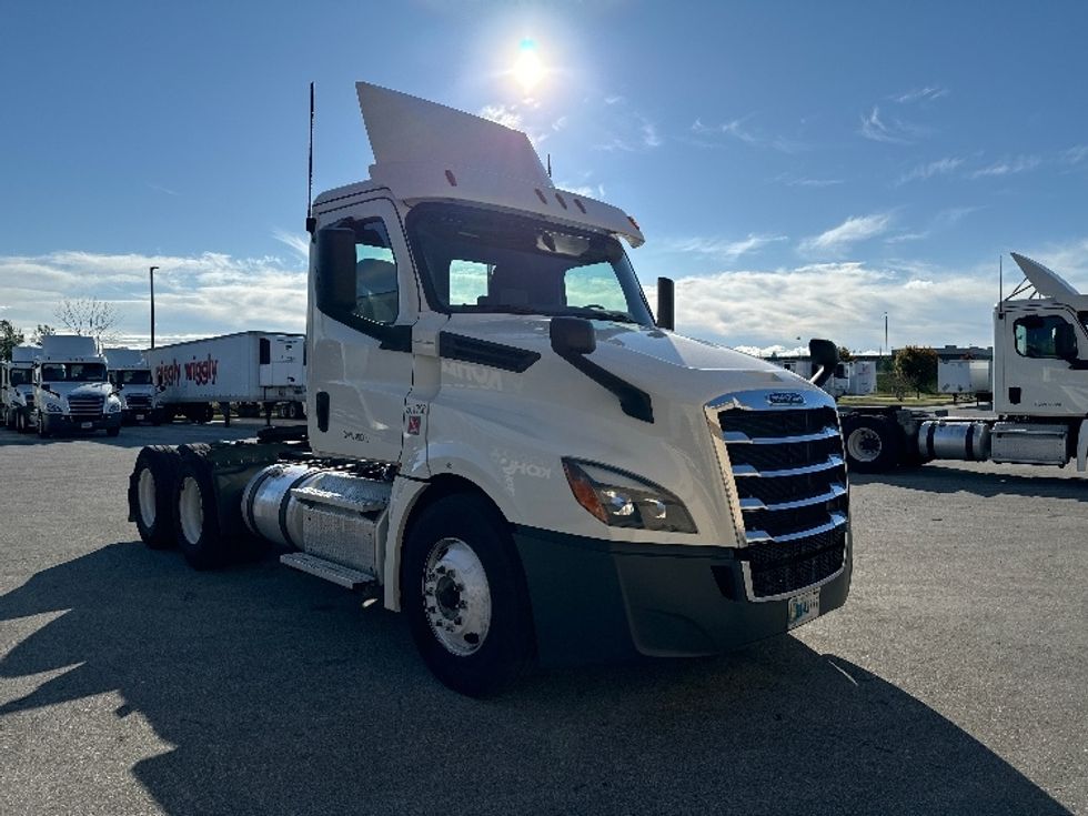 Day Cab Tractor-Heavy Duty Tractors-Freightliner-2018-T12664ST-Milwaukee-WI-482,055\n\t\tmiles-$ 43,000 - Image 1