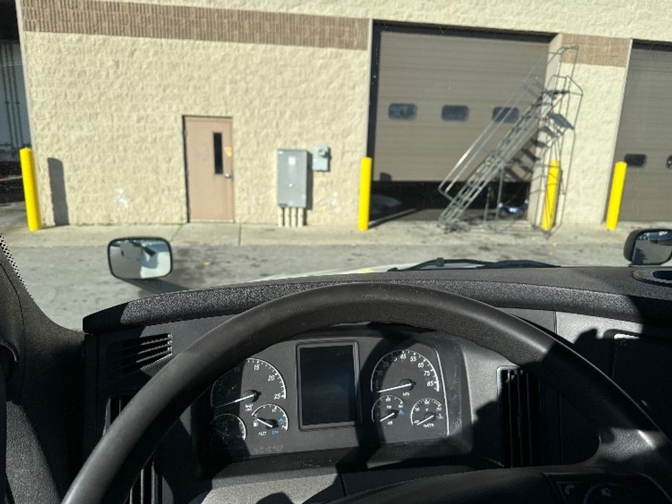 Day Cab Tractor-Heavy Duty Tractors-Freightliner-2018-T12664ST-Milwaukee-WI-482,055\n\t\tmiles-$ 43,000 - Image 10