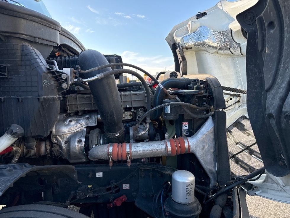 Day Cab Tractor-Heavy Duty Tractors-Freightliner-2018-T12664ST-Milwaukee-WI-482,055\n\t\tmiles-$ 43,000 - Image 13