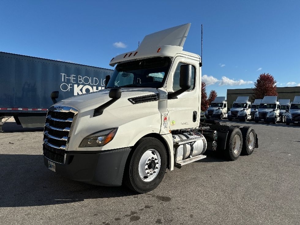 Day Cab Tractor-Heavy Duty Tractors-Freightliner-2018-T12664ST-Milwaukee-WI-482,055\n\t\tmiles-$ 43,000 - Image 3