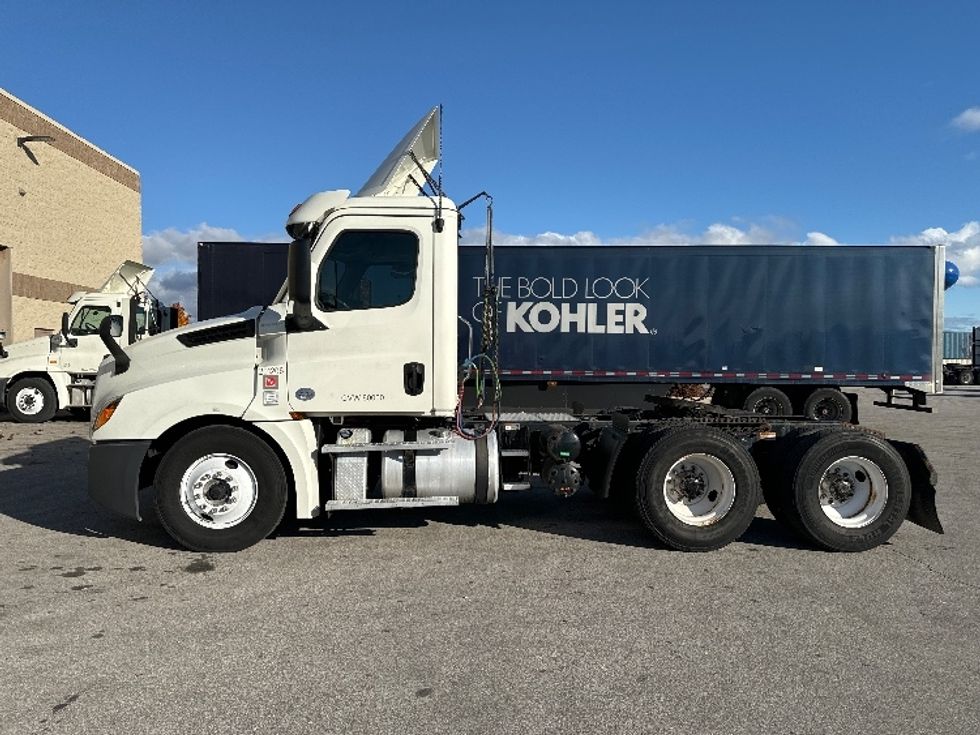 Day Cab Tractor-Heavy Duty Tractors-Freightliner-2018-T12664ST-Milwaukee-WI-482,055\n\t\tmiles-$ 43,000 - Image 4