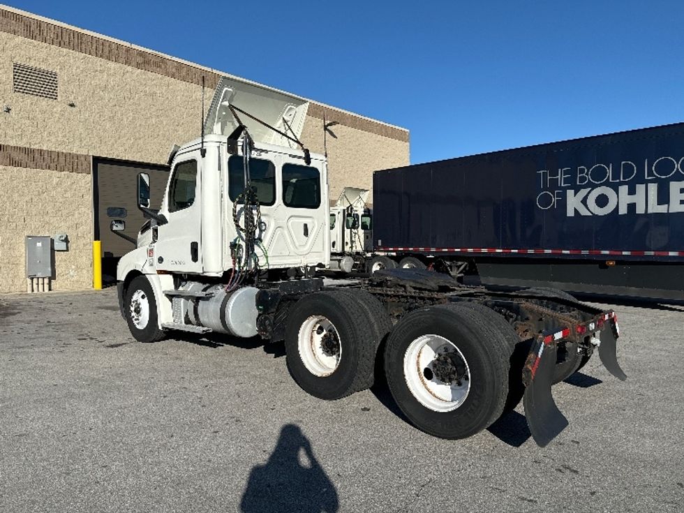 Day Cab Tractor-Heavy Duty Tractors-Freightliner-2018-T12664ST-Milwaukee-WI-482,055\n\t\tmiles-$ 43,000 - Image 5