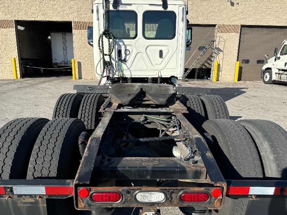 Day Cab Tractor-Heavy Duty Tractors-Freightliner-2018-T12664ST-Milwaukee-WI-482,055\n\t\tmiles-$ 43,000 - Image 6