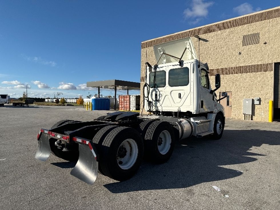 Day Cab Tractor-Heavy Duty Tractors-Freightliner-2018-T12664ST-Milwaukee-WI-482,055\n\t\tmiles-$ 43,000 - Image 7