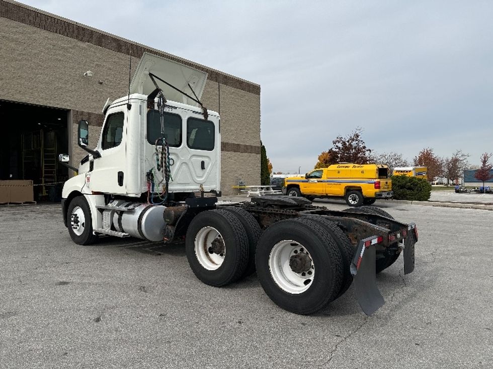 2018 Freightliner Cascadia 126" Day cab photo 5