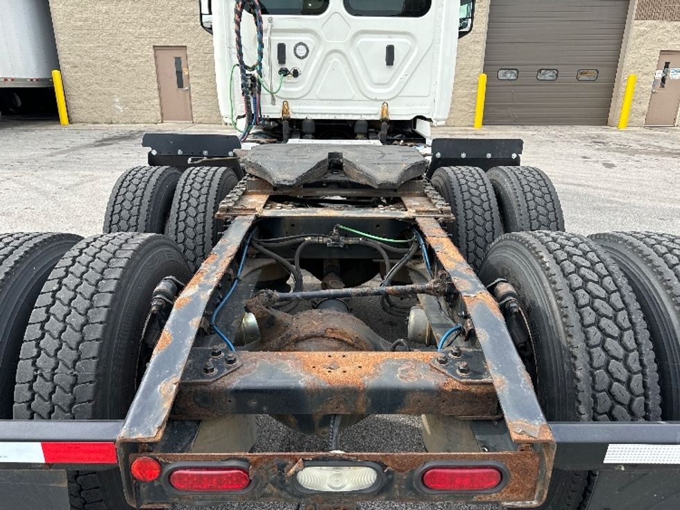 2018 Freightliner Cascadia 126" Day cab photo 6