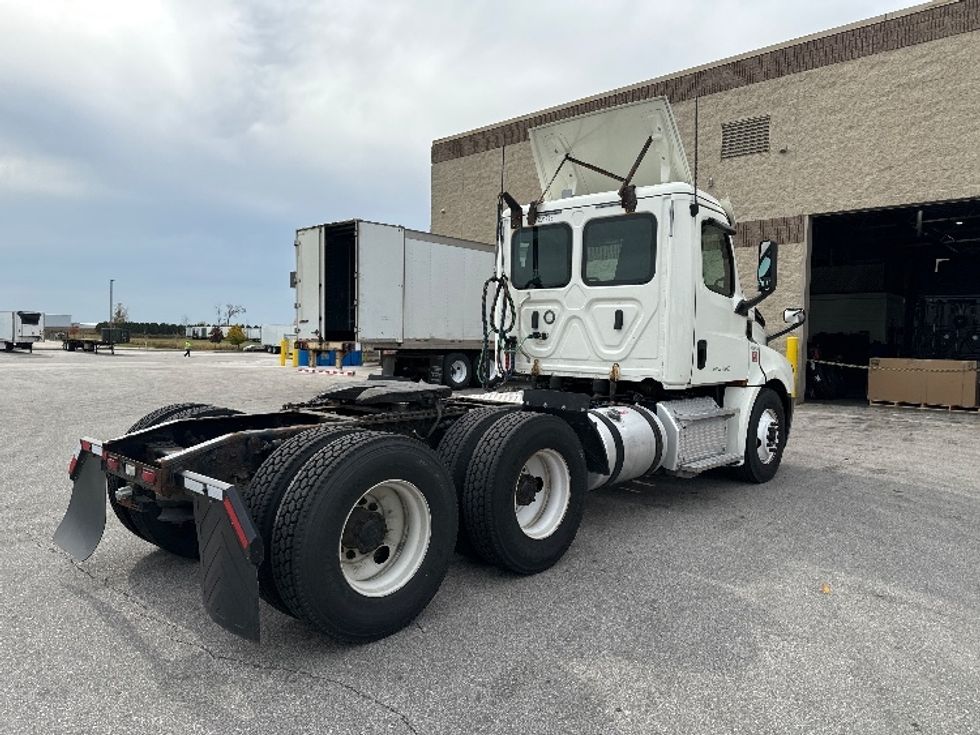 2018 Freightliner Cascadia 126" Day cab photo 7
