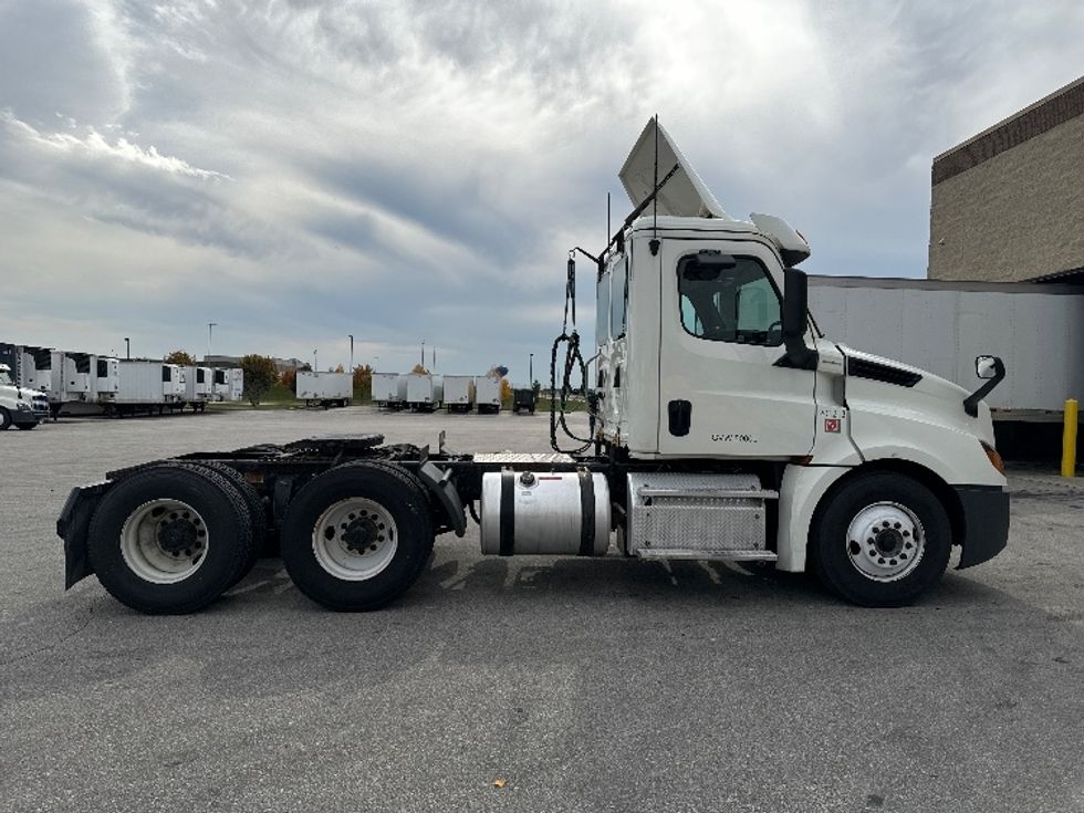 2018 Freightliner Cascadia 126" Day cab photo 8