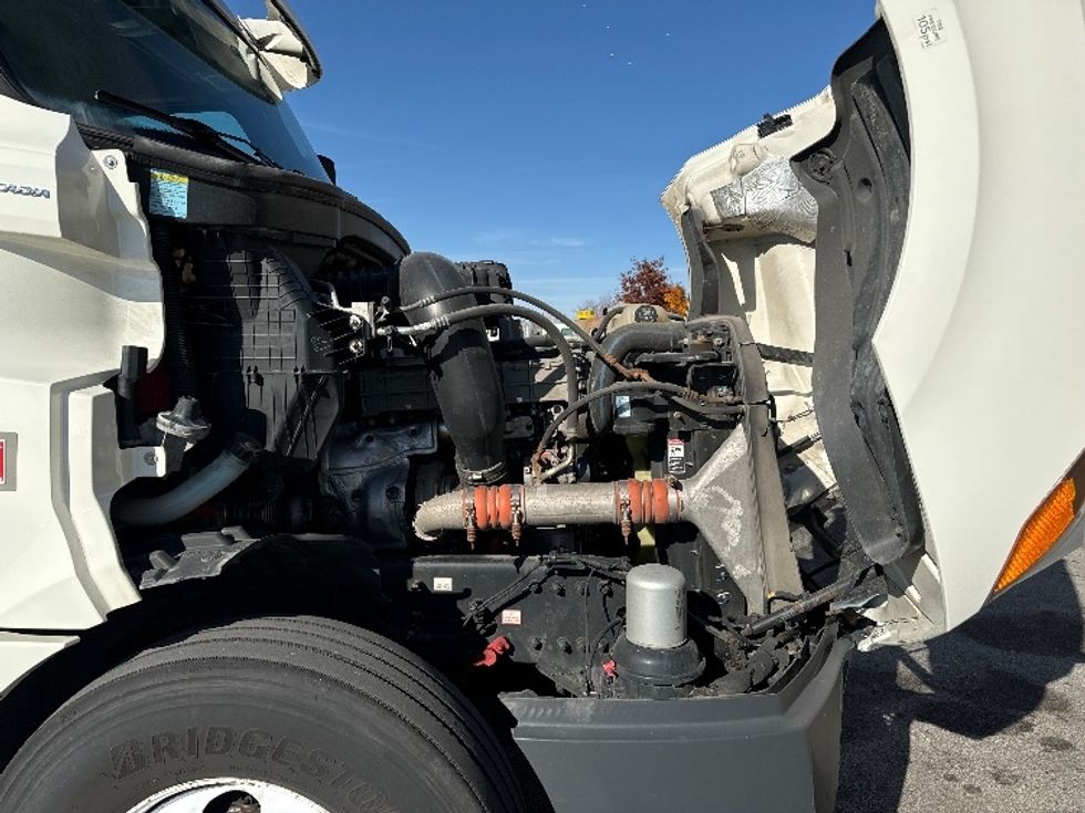 Day Cab Tractor-Heavy Duty Tractors-Freightliner-2018-T12664ST-Milwaukee-WI-494,600\n\t\tmiles-$ 42,250 - Image 15