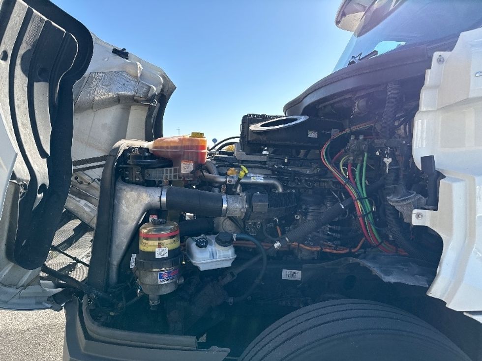 Day Cab Tractor-Heavy Duty Tractors-Freightliner-2018-T12664ST-Milwaukee-WI-494,600\n\t\tmiles-$ 42,250 - Image 16