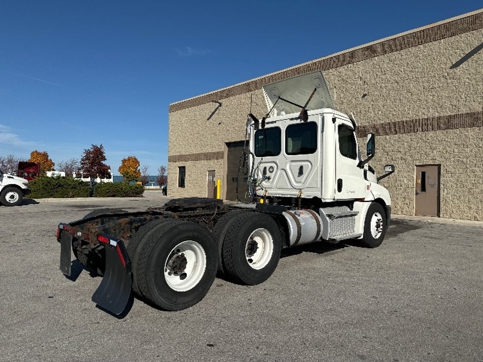 Day Cab Tractor-Heavy Duty Tractors-Freightliner-2018-T12664ST-Milwaukee-WI-494,600\n\t\tmiles-$ 42,250 - Image 7
