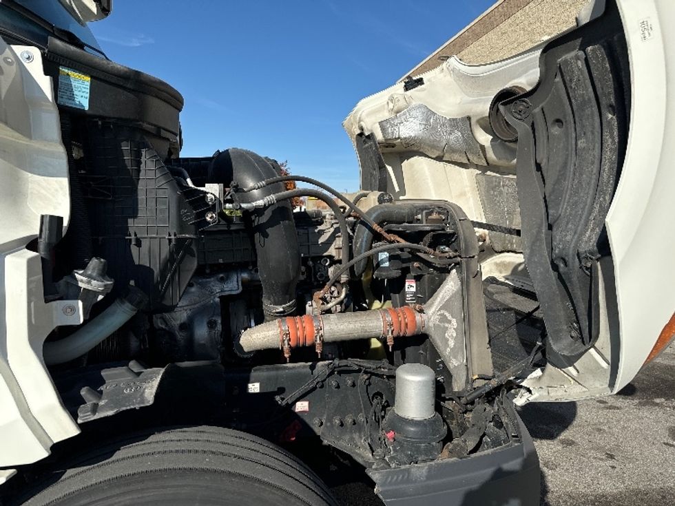 Day Cab Tractor-Heavy Duty Tractors-Freightliner-2018-T12664ST-Milwaukee-WI-497,371\n\t\tmiles-$ 42,000 - Image 15