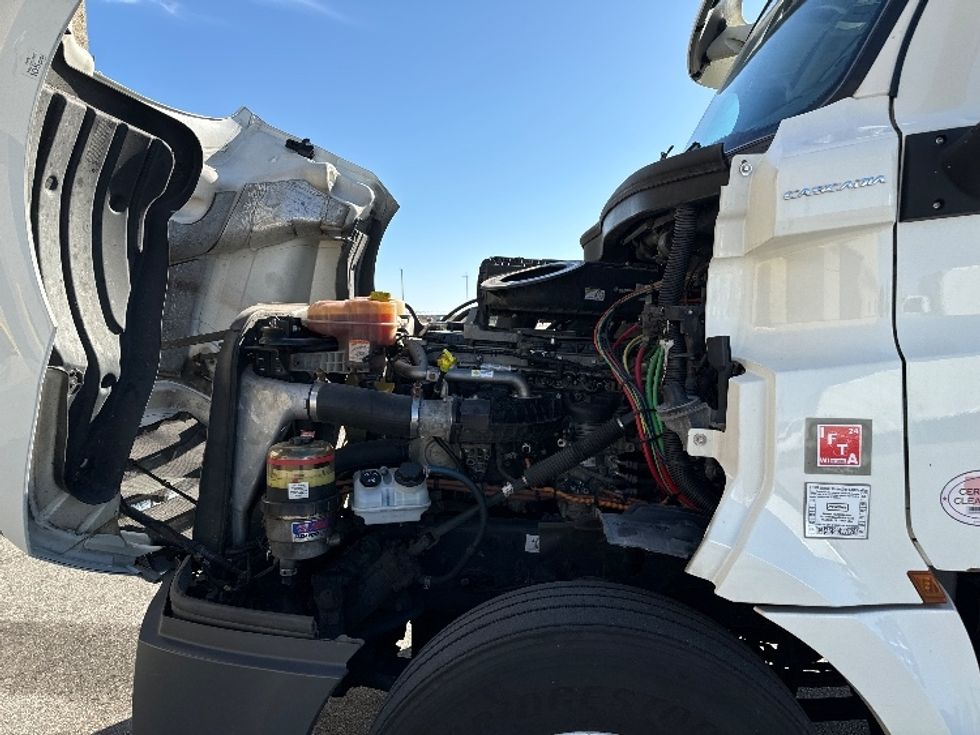 Day Cab Tractor-Heavy Duty Tractors-Freightliner-2018-T12664ST-Milwaukee-WI-497,371\n\t\tmiles-$ 42,000 - Image 16