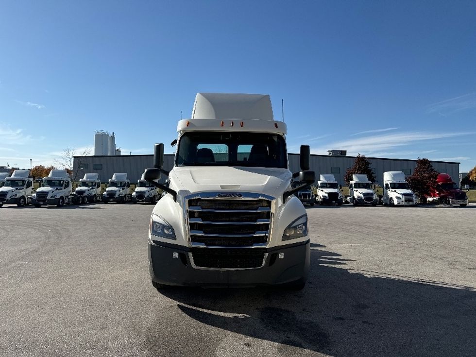 Day Cab Tractor-Heavy Duty Tractors-Freightliner-2018-T12664ST-Milwaukee-WI-497,371\n\t\tmiles-$ 42,000 - Image 2