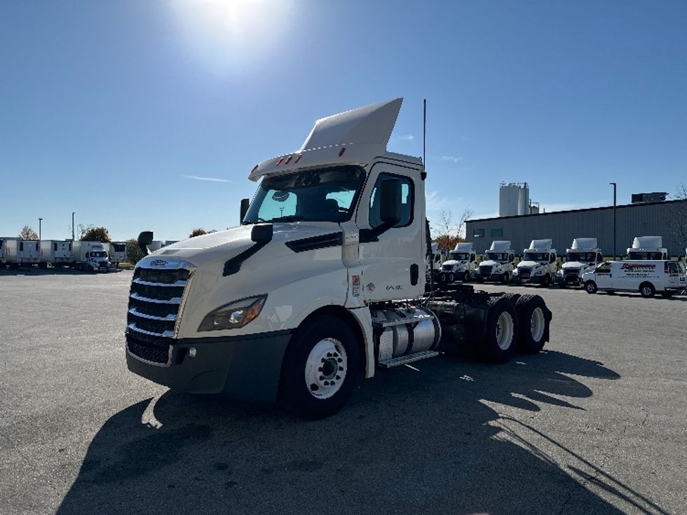 Day Cab Tractor-Heavy Duty Tractors-Freightliner-2018-T12664ST-Milwaukee-WI-497,371\n\t\tmiles-$ 42,000 - Image 3