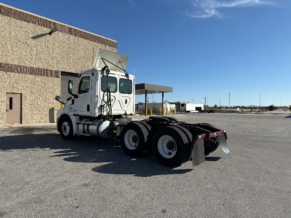 Day Cab Tractor-Heavy Duty Tractors-Freightliner-2018-T12664ST-Milwaukee-WI-497,371\n\t\tmiles-$ 42,000 - Image 5