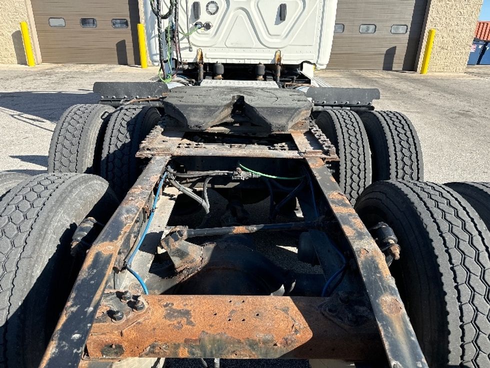 Day Cab Tractor-Heavy Duty Tractors-Freightliner-2018-T12664ST-Milwaukee-WI-497,371\n\t\tmiles-$ 42,000 - Image 6