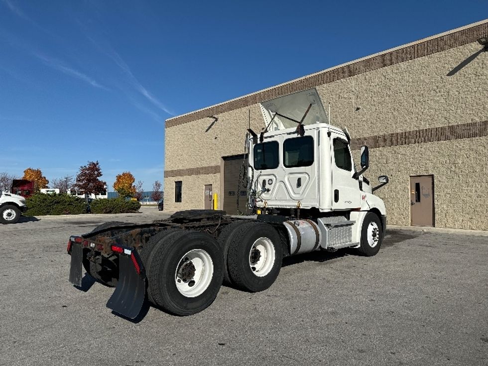 Day Cab Tractor-Heavy Duty Tractors-Freightliner-2018-T12664ST-Milwaukee-WI-497,371\n\t\tmiles-$ 42,000 - Image 7