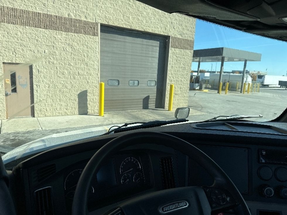 Day Cab Tractor-Heavy Duty Tractors-Freightliner-2018-T12664ST-Milwaukee-WI-501,643\n\t\tmiles-$ 42,250 - Image 11