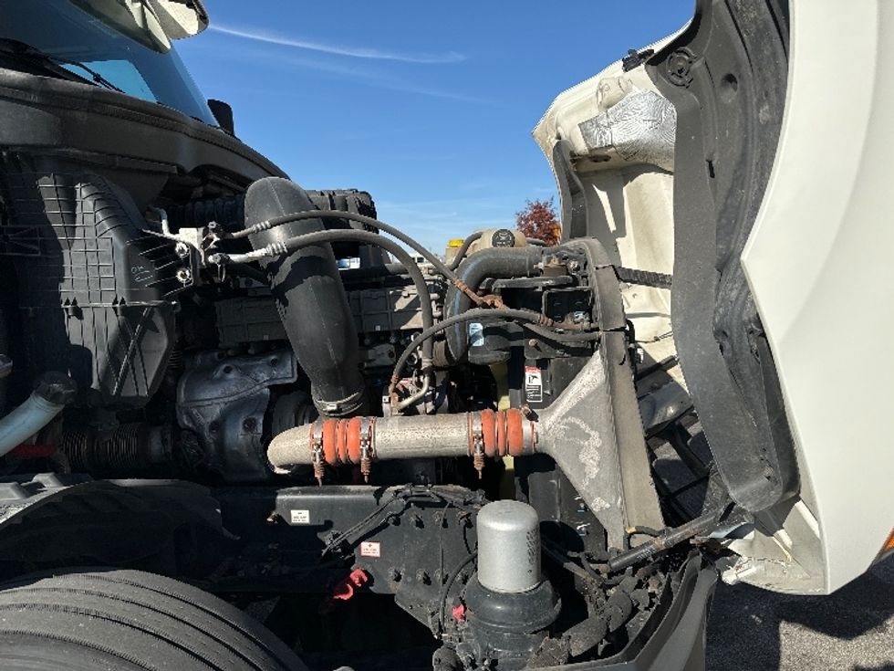 Day Cab Tractor-Heavy Duty Tractors-Freightliner-2018-T12664ST-Milwaukee-WI-501,643\n\t\tmiles-$ 42,250 - Image 15