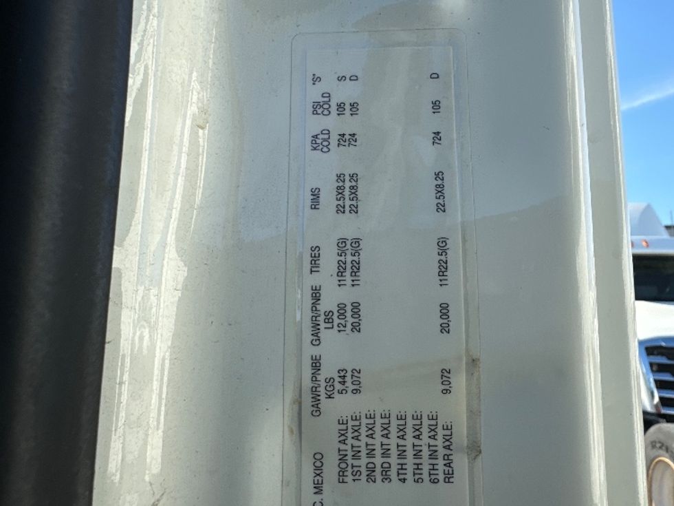 Day Cab Tractor-Heavy Duty Tractors-Freightliner-2018-T12664ST-Milwaukee-WI-501,643\n\t\tmiles-$ 42,250 - Image 17