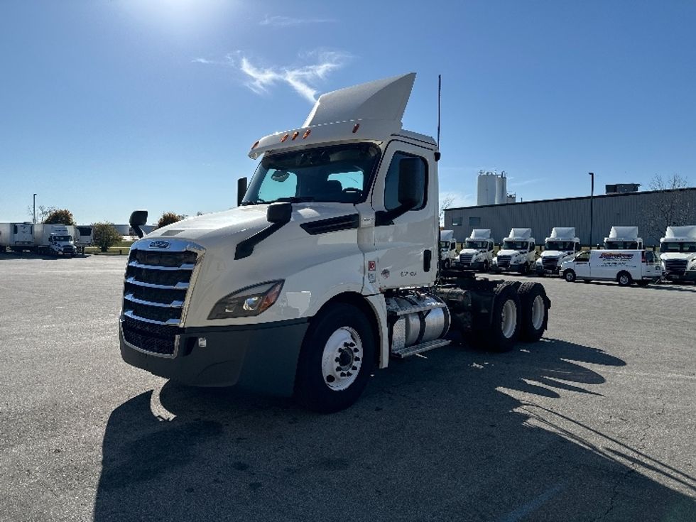 Day Cab Tractor-Heavy Duty Tractors-Freightliner-2018-T12664ST-Milwaukee-WI-501,643\n\t\tmiles-$ 42,250 - Image 3