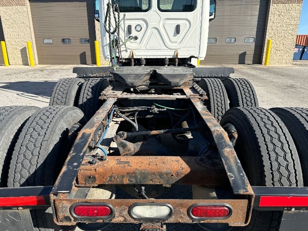 Day Cab Tractor-Heavy Duty Tractors-Freightliner-2018-T12664ST-Milwaukee-WI-501,643\n\t\tmiles-$ 42,250 - Image 6