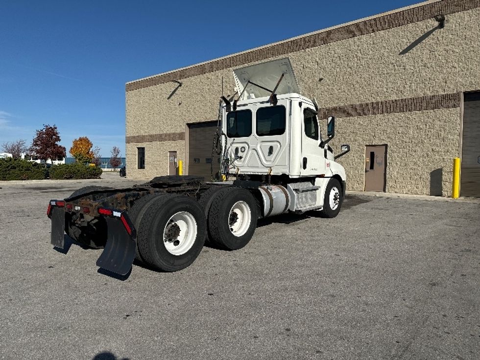 Day Cab Tractor-Heavy Duty Tractors-Freightliner-2018-T12664ST-Milwaukee-WI-501,643\n\t\tmiles-$ 42,250 - Image 7